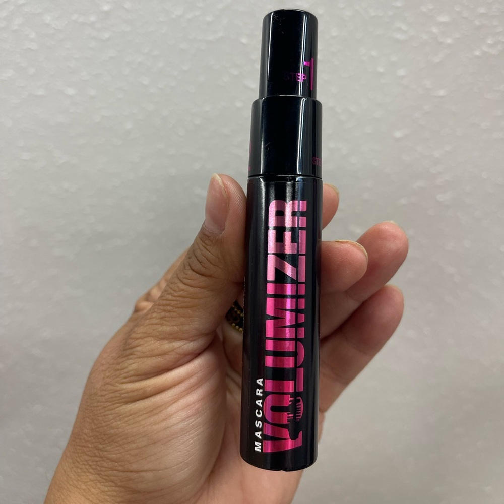Volumizing Mascara - Pink/Black